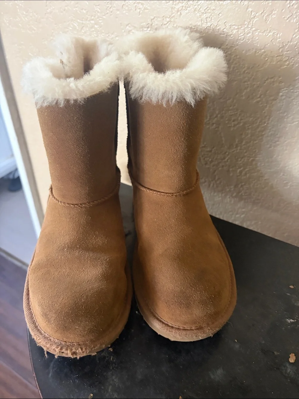 UGG Kids Classic Mini Zip Boots – Chestnut – Youth Girls Size 3